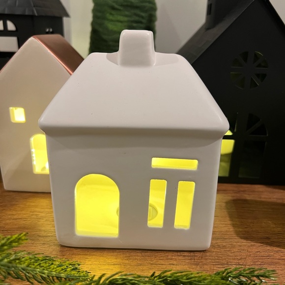NWT Set of Wondershop Ceramic Houses - Picture 2 of 8